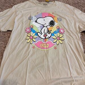Snoopy Women’s retro T-Shirt in Cream size large